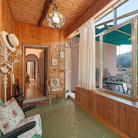 Roses House * سيستري ليفانتي